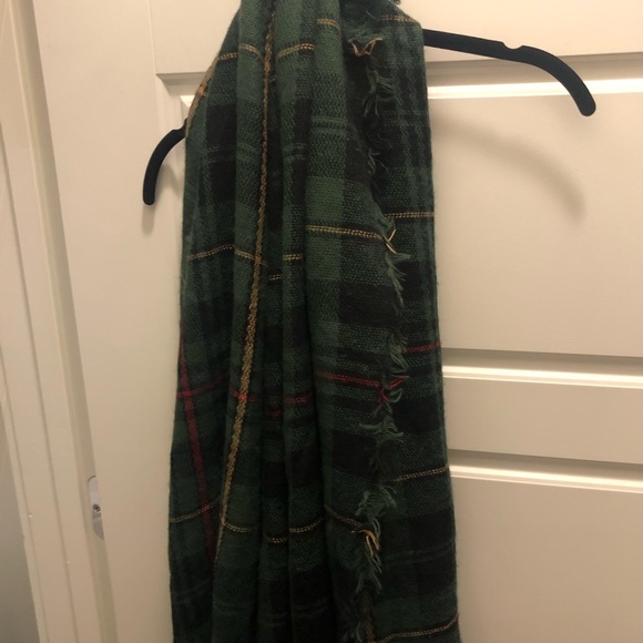 Large, plaid blanket scarf - Picture 2 of 2